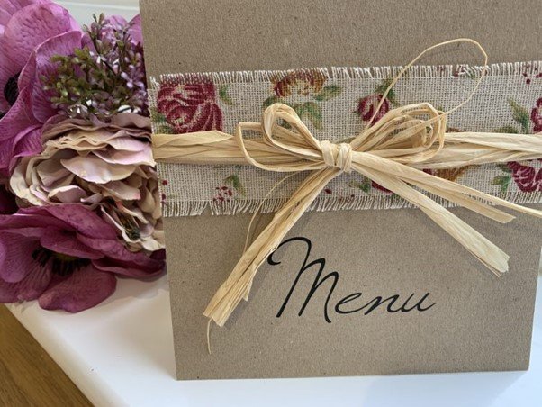 Natural raffia bow